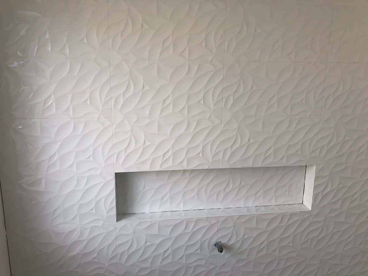 White textured wall tiles with an inset niche detail.